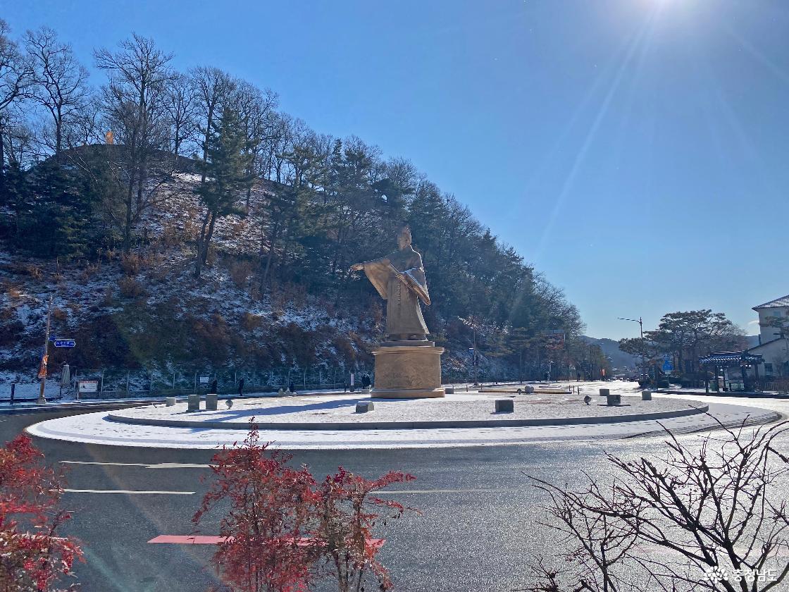 공산성 앞 무령왕 동상
