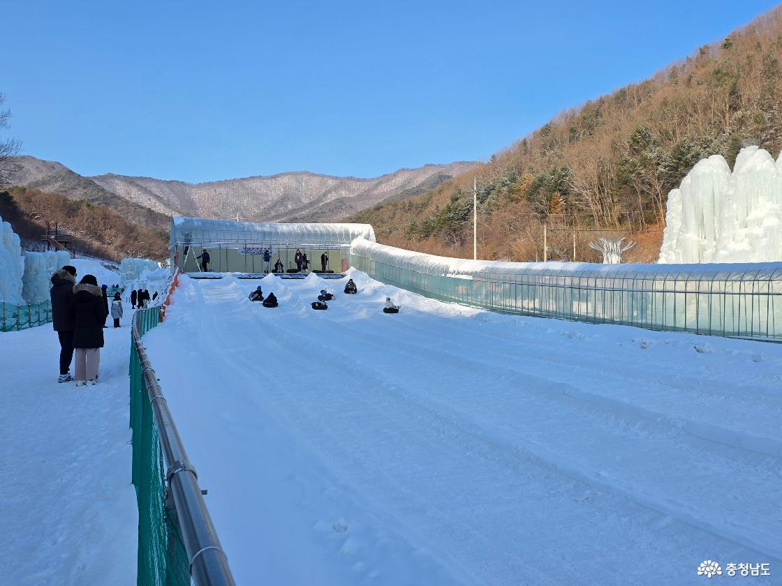 칠갑산얼음축제에서 탈 수 있는 튜브 썰매