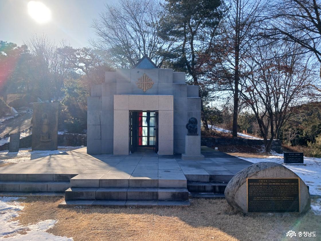 황새바위 성지 무덤경당