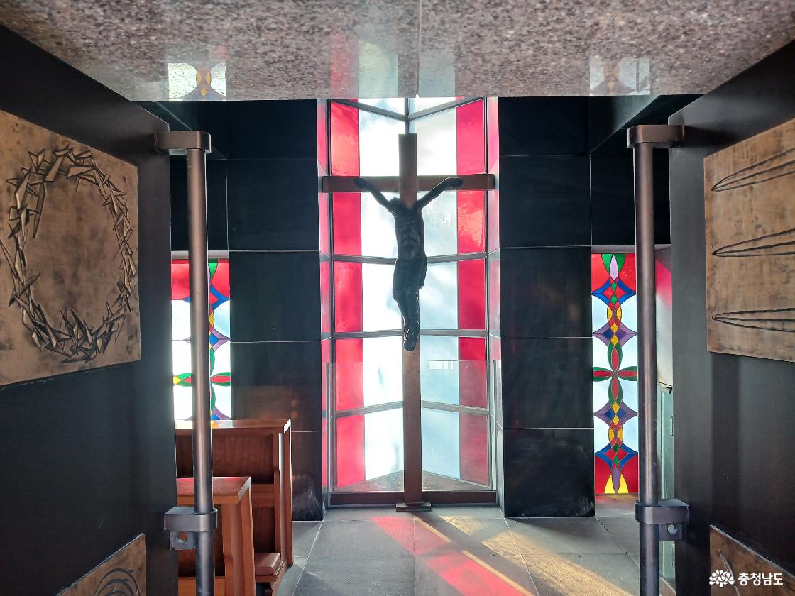 황새바위 성지 무덤 경당안 예수그리스도