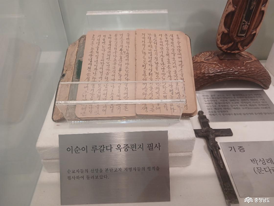 황새바위 기념관1