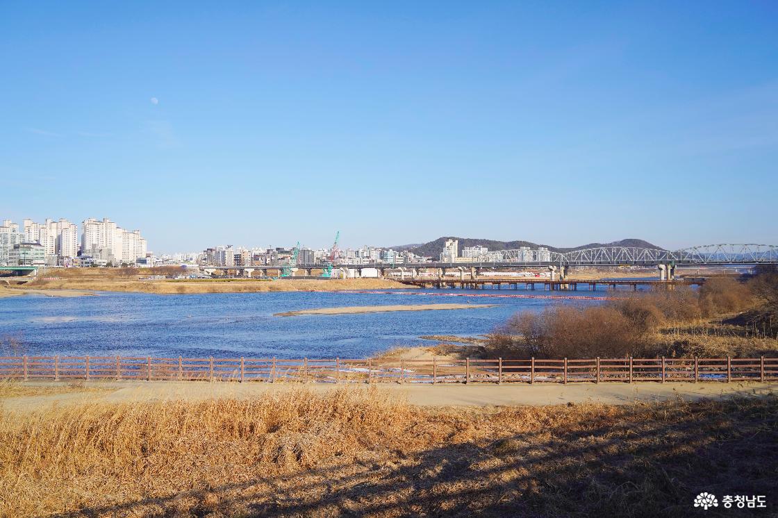 백제이음길에서 조망한 금강