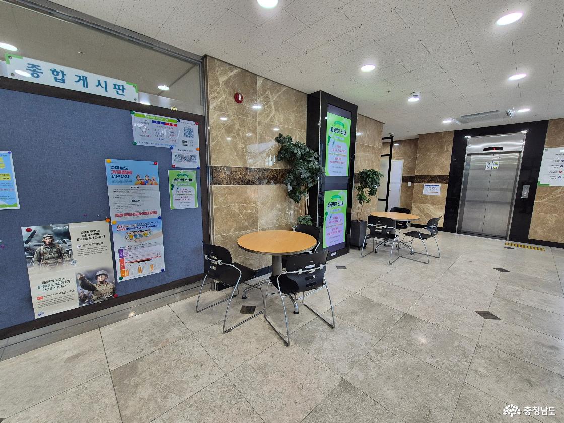 도서관 로비입니다