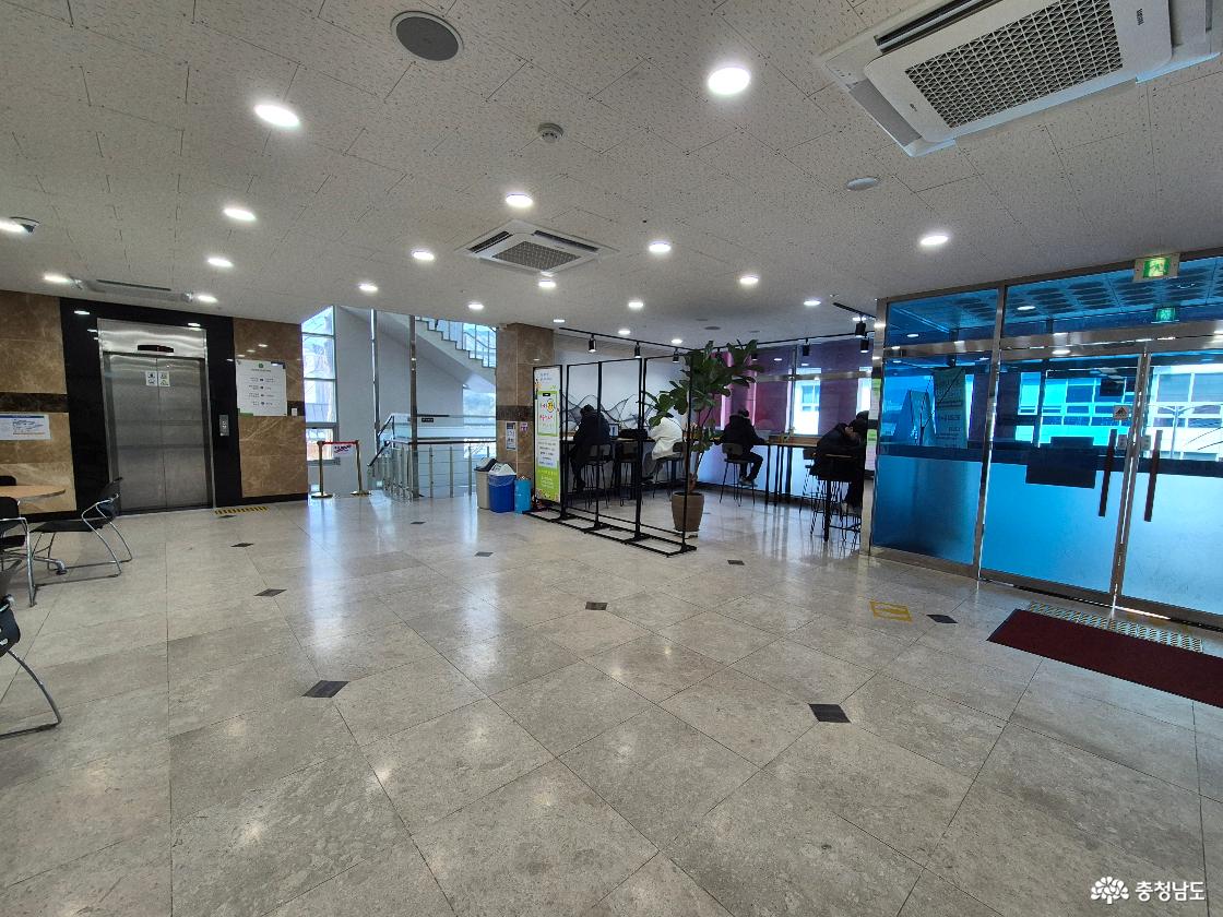 도서관 로비입니다