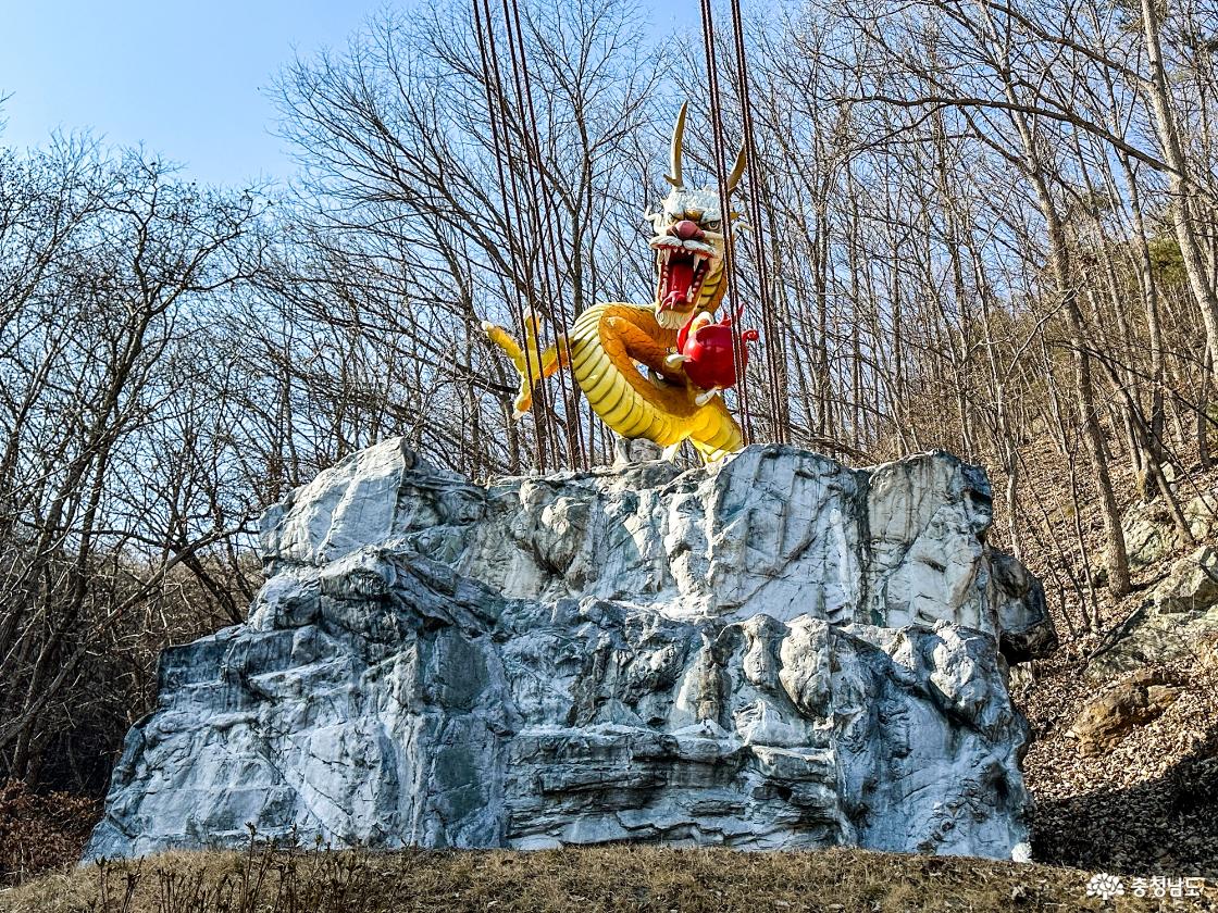 천장호출렁다리 용 조형물