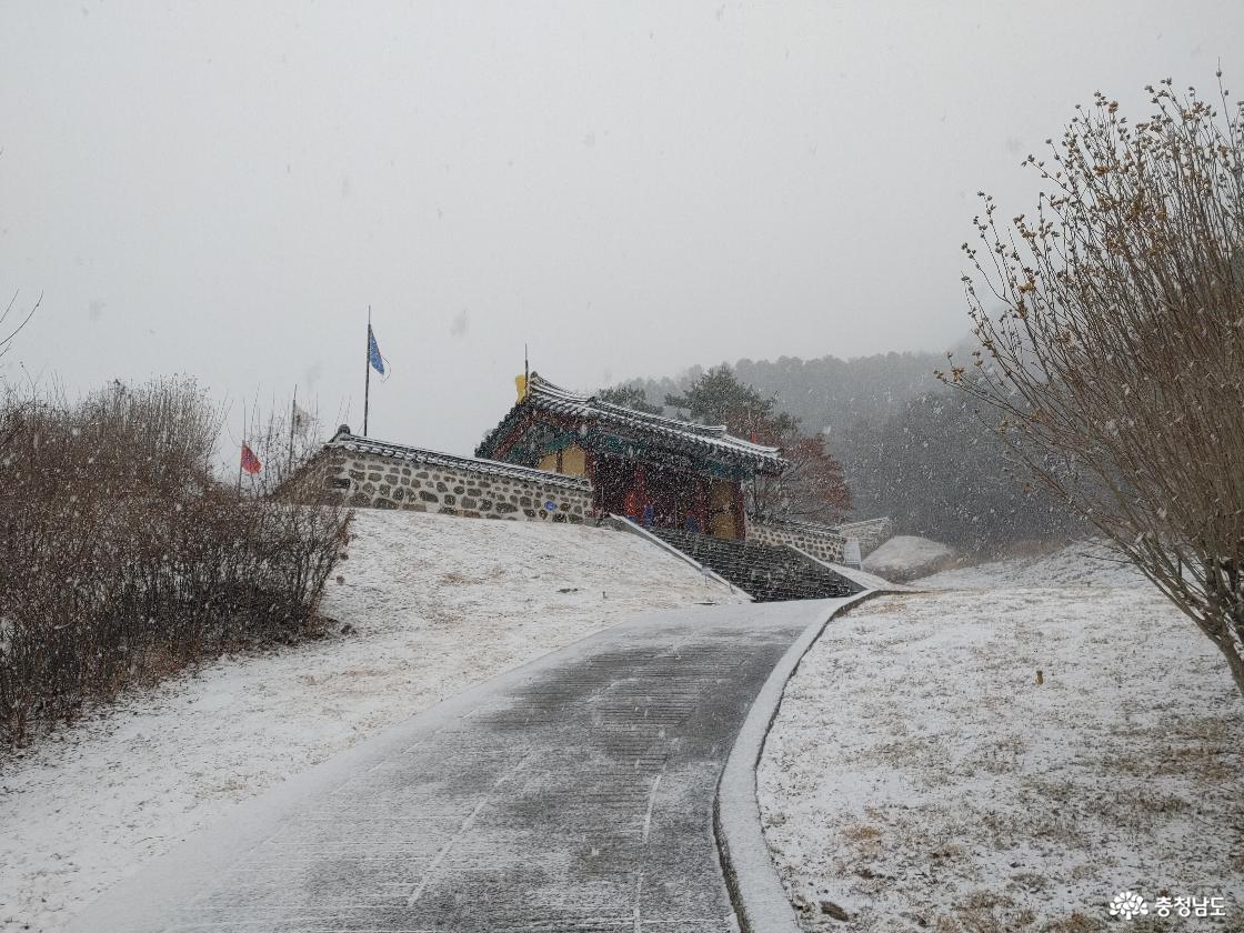이치대첩문으로 올라가는 길