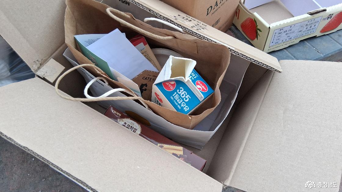 일반 폐지에 섞여 버려지는 우유팩