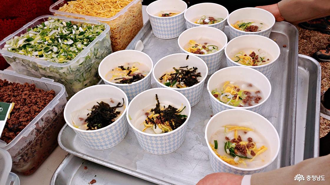 뜨거운 떡국 간식 