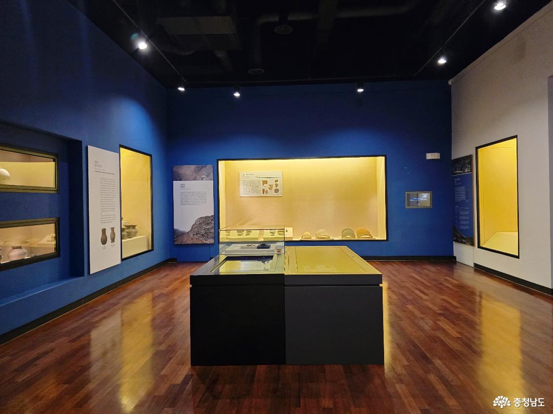 금산 지역 유물과 토기 등이 전시된 역사 전시실 내부