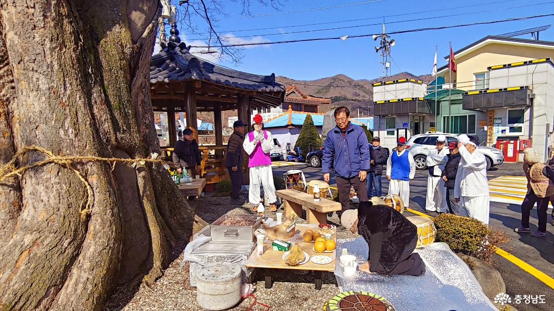 농사 풍년기원하며 절 올리기