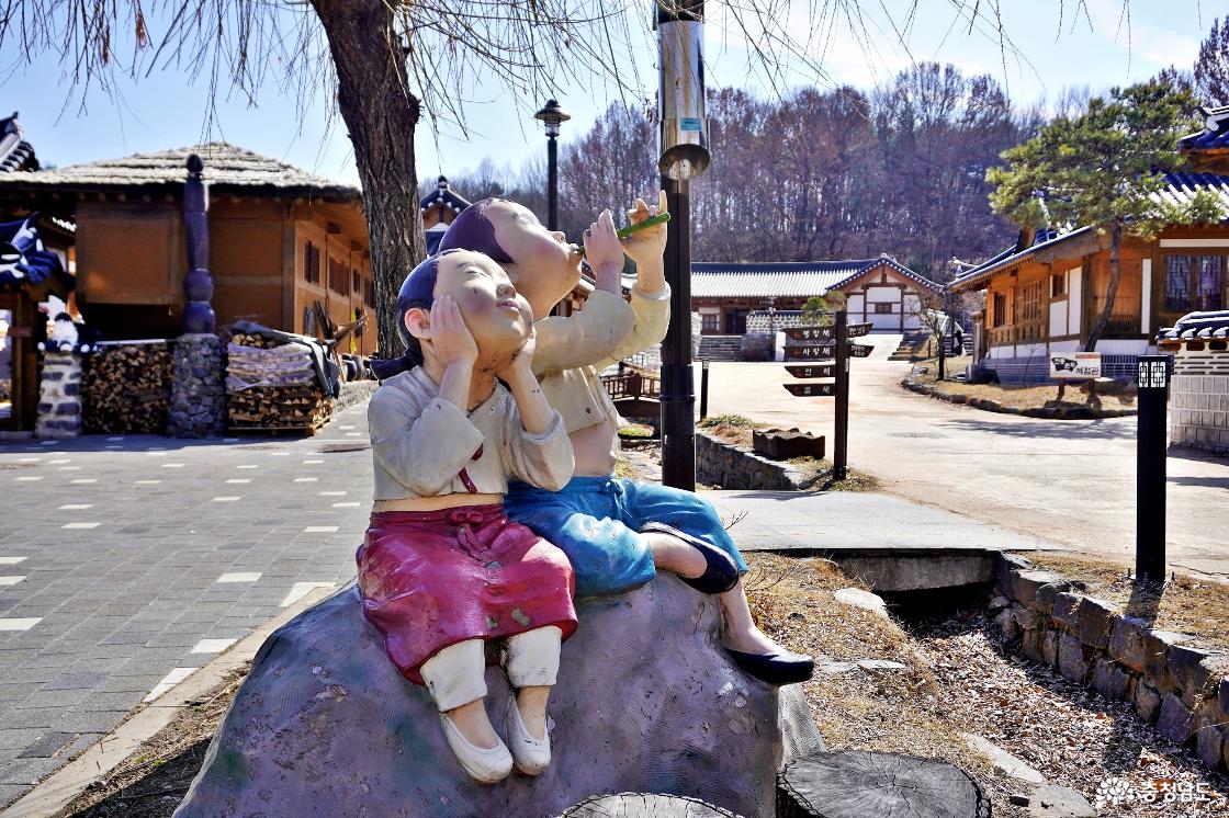 공주한옥마을 골목길에서 만난 소년소녀