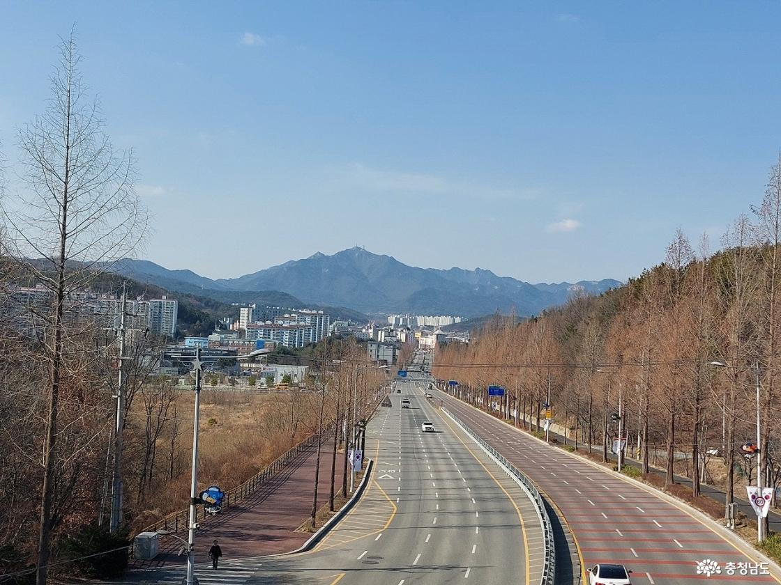 계룡시 전경과 천황봉 모습