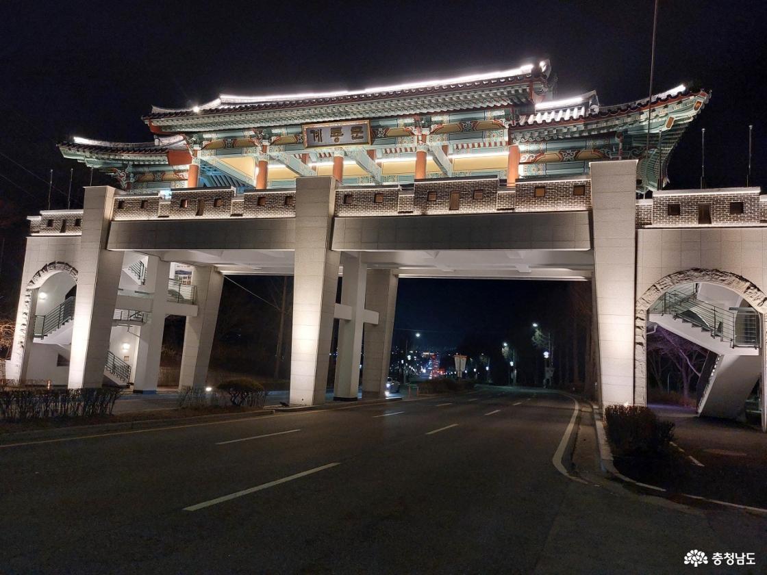 계룡문 야간의 모습