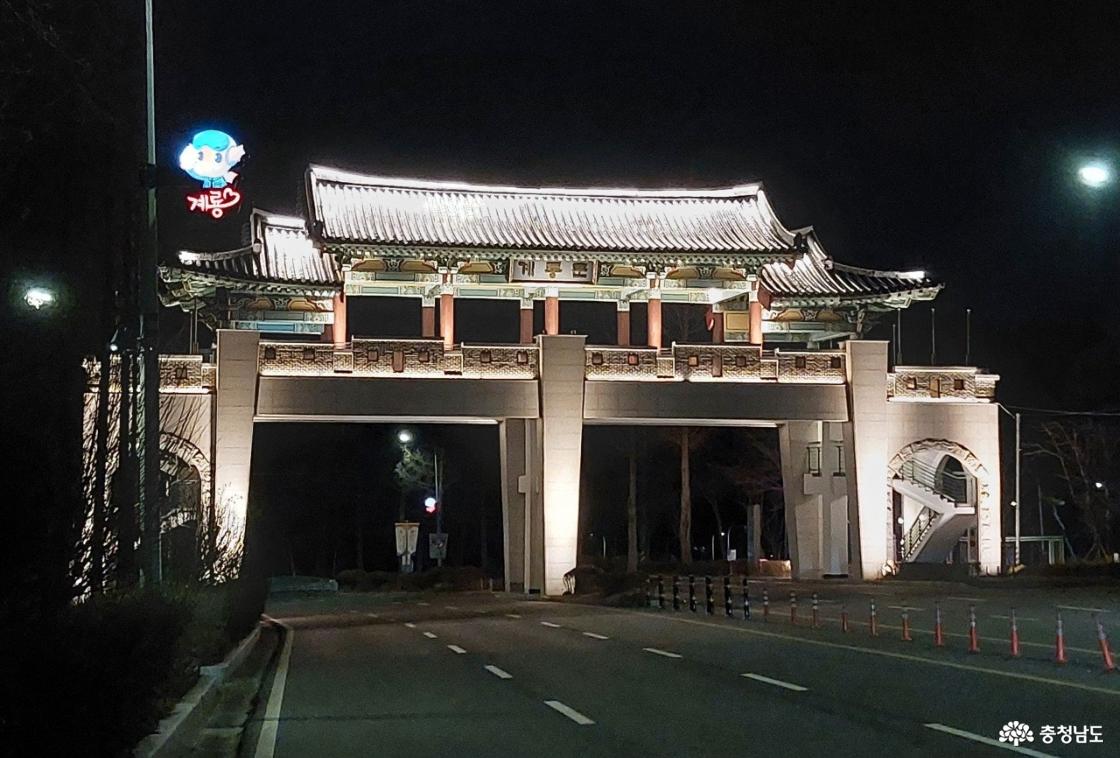 계룡문 야간의 모습