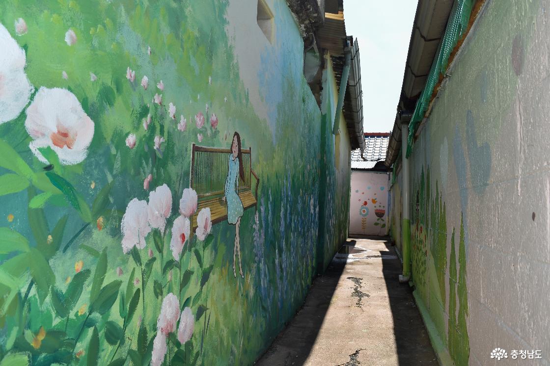 미나릿길 벽화마을 작품 중 꽃