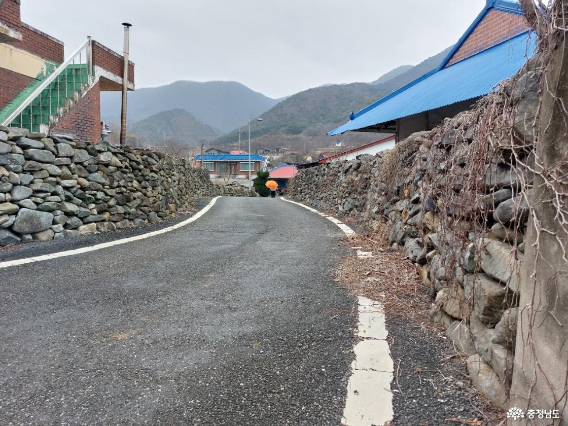 돌담 골목길