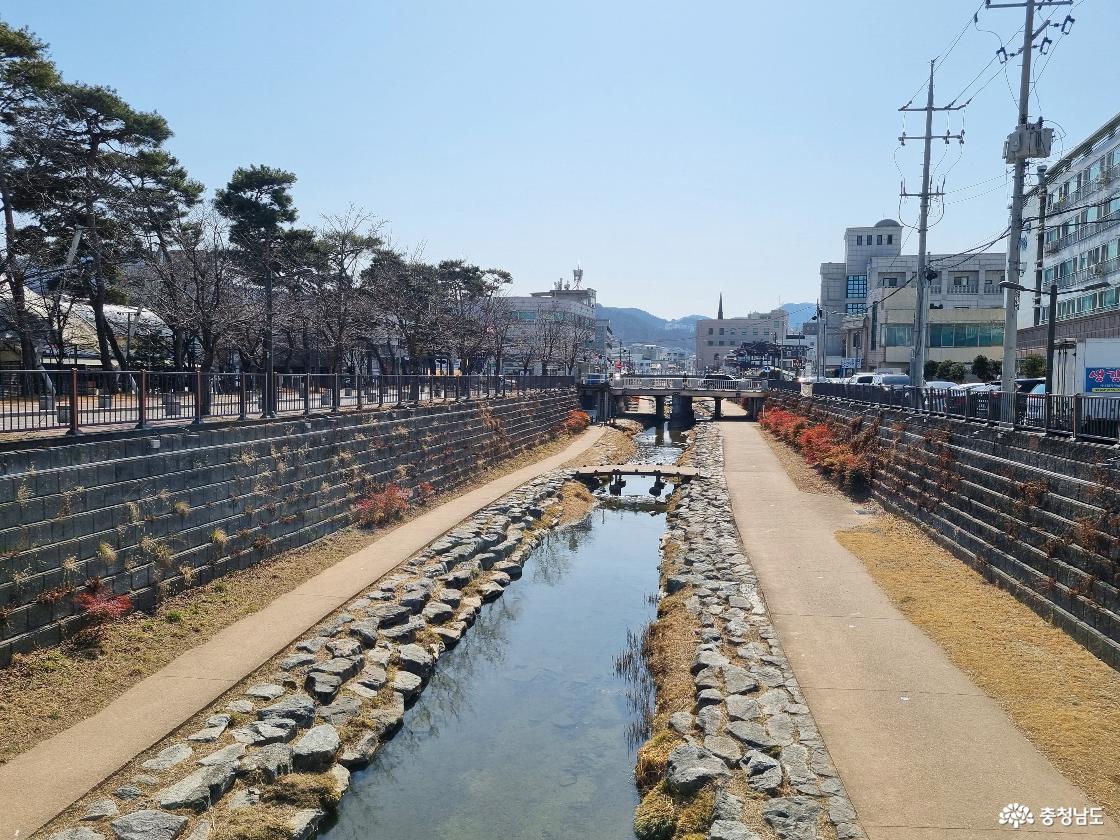 공주 산성시장 옆 제민천