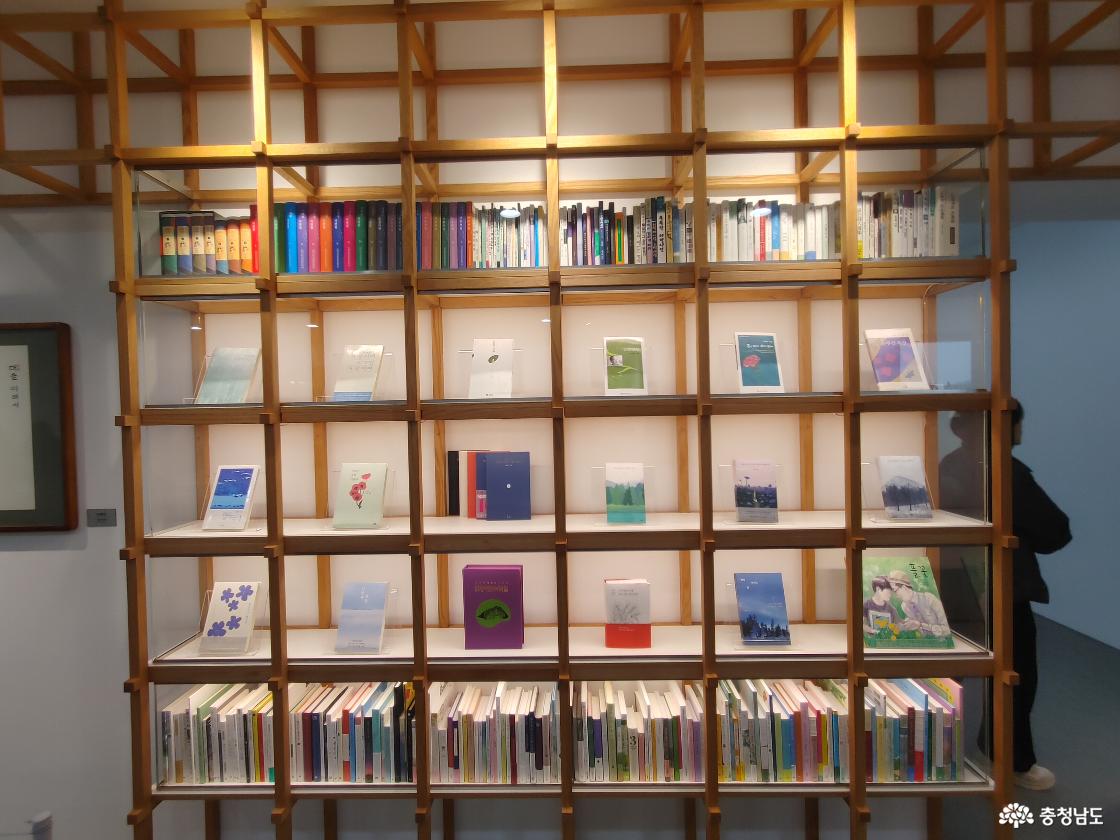 시인의 서재 모습