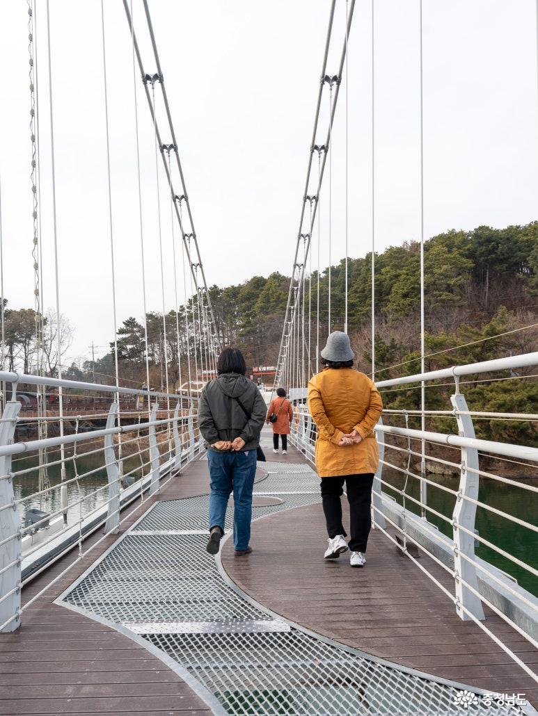 탑정호출렁다리 