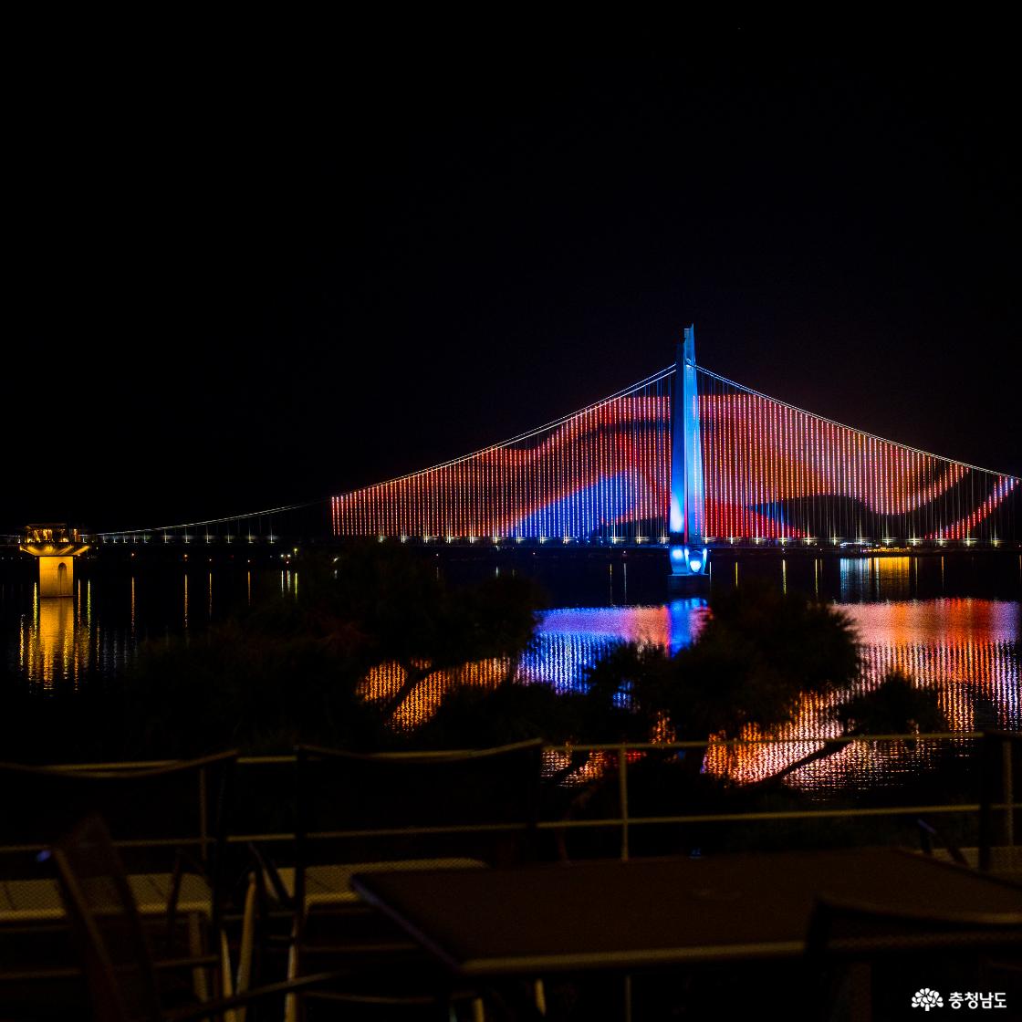 탑정호출렁다리 미디어파사드