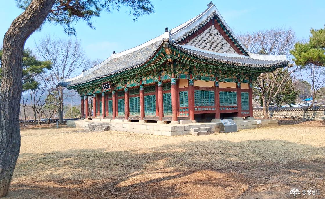 선화당((宣化堂)은 충남유형문화재로 지정돼 있다.