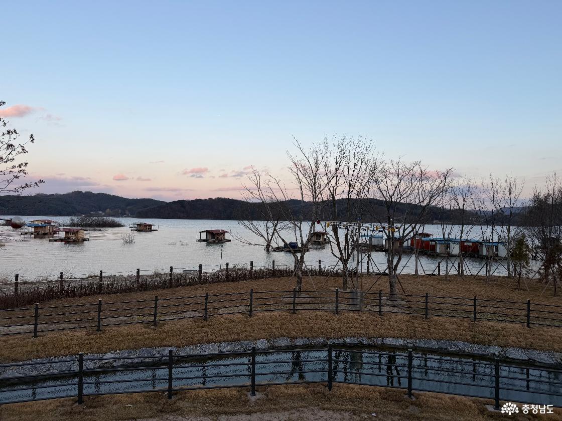 에당호 생태수로 전망