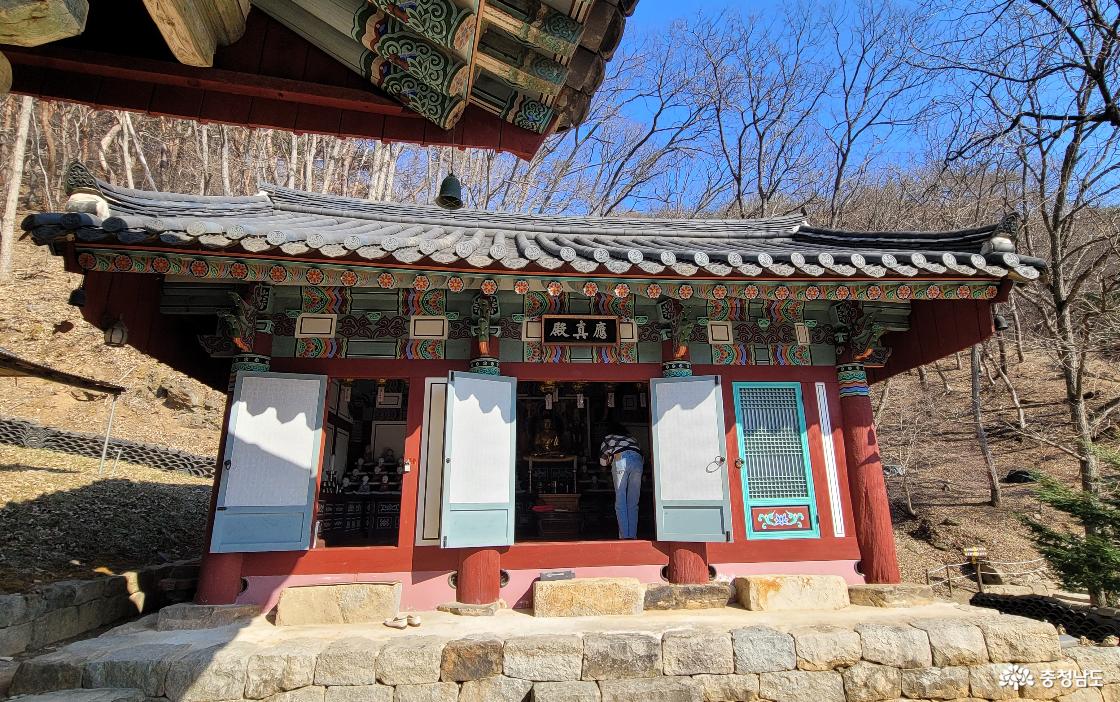 천년고찰 청양 장곡사 상대웅전 전경.