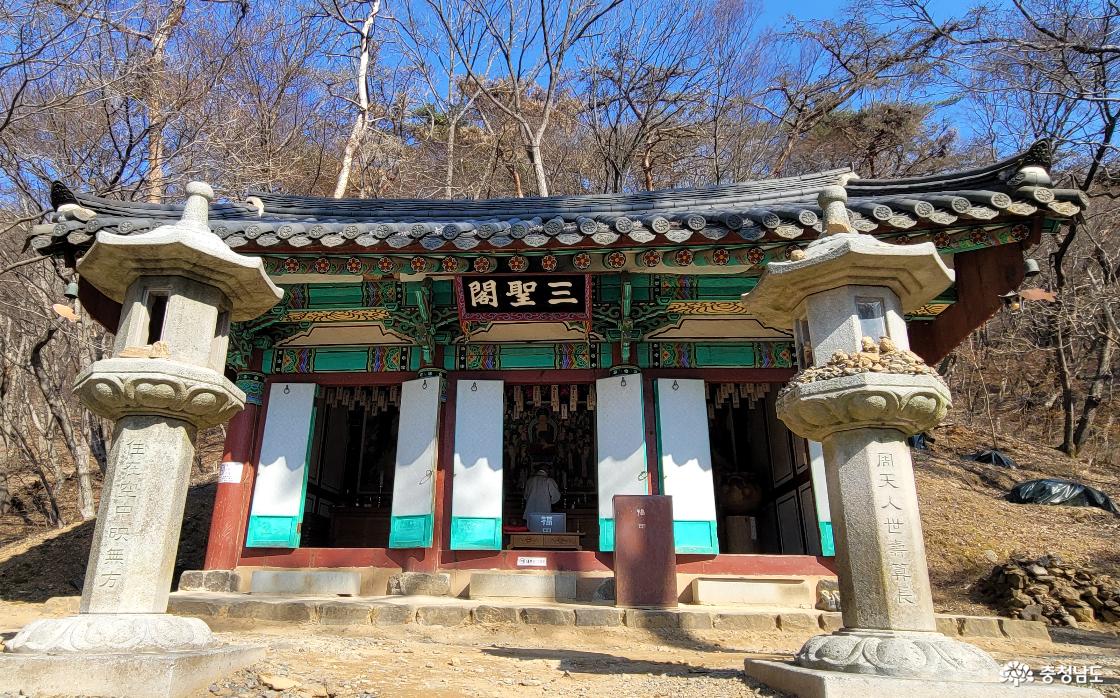 천년고찰 청양 장곡사 삼성각.