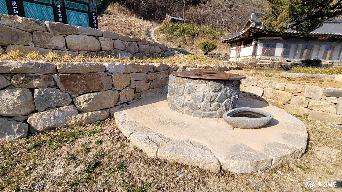 전통사찰 청양 정혜사 우물. 백제 성왕이 마시던 우물로 전해진다. 