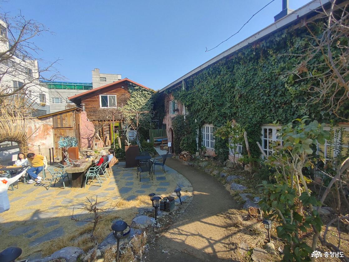 카페 마당 모습