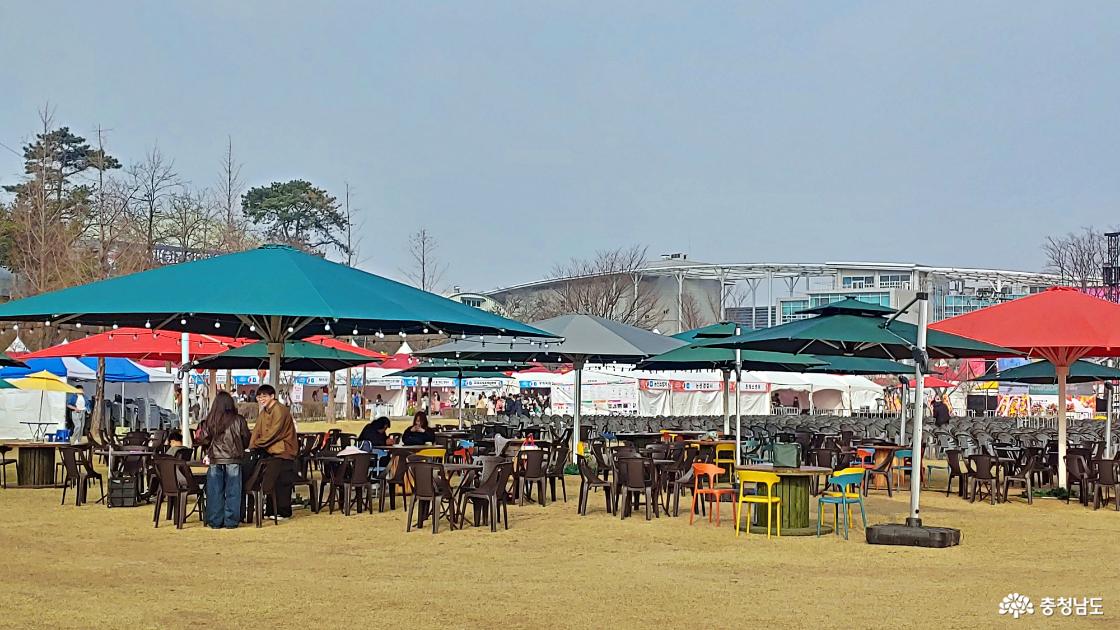 딸기축제장 쉼터 파라솔