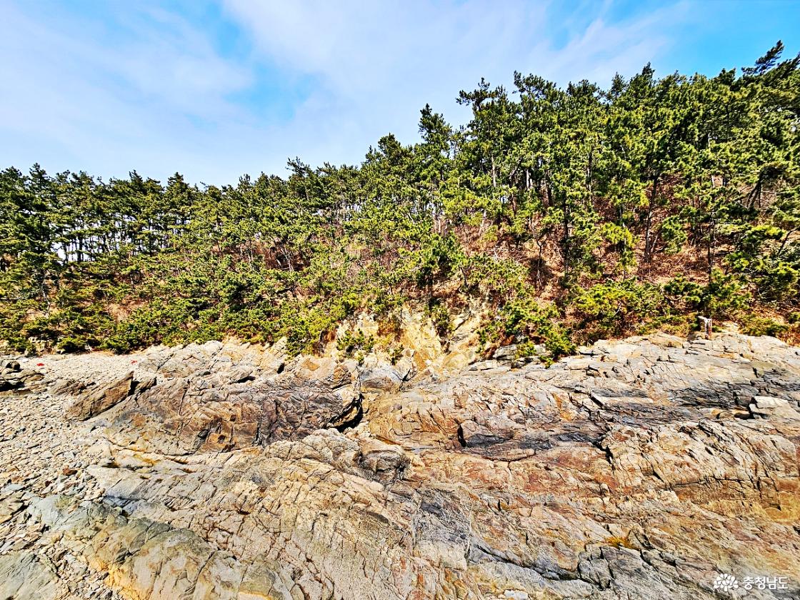 데크 오른편 해식절벽