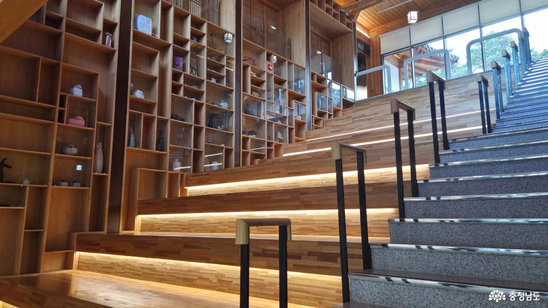 기획전시실로 내려가기 