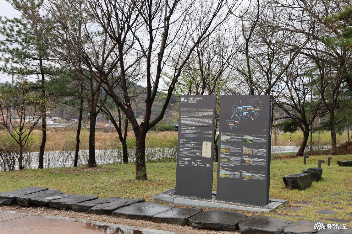 구드레 조각공원의 벚꽃피는 풍경