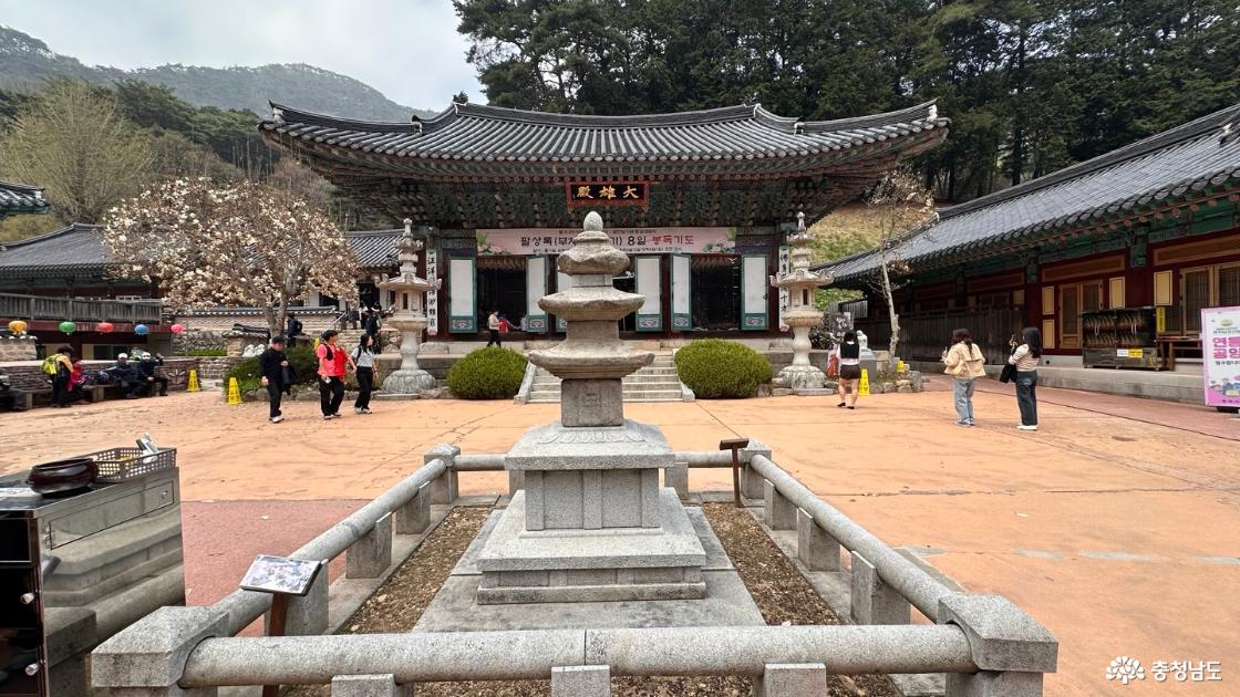 동학사 대웅전