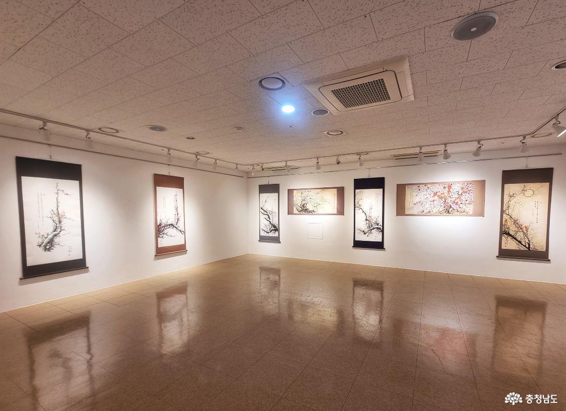 매화와 산수유가 가득한 전시회