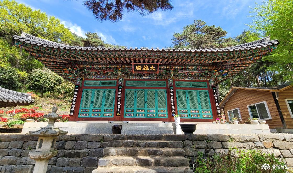 전통사찰 충남 서천군 영수암 대웅전 전경.