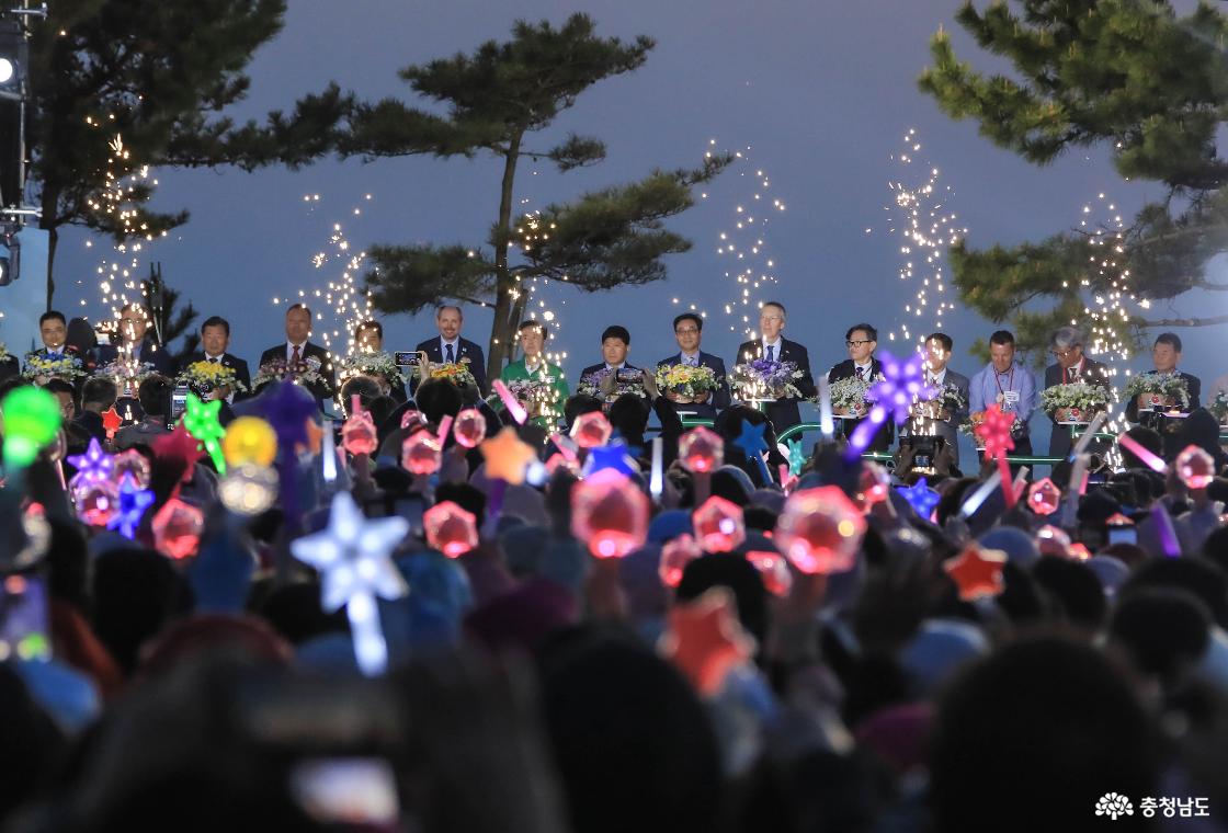 꽃화봉송 세러머니