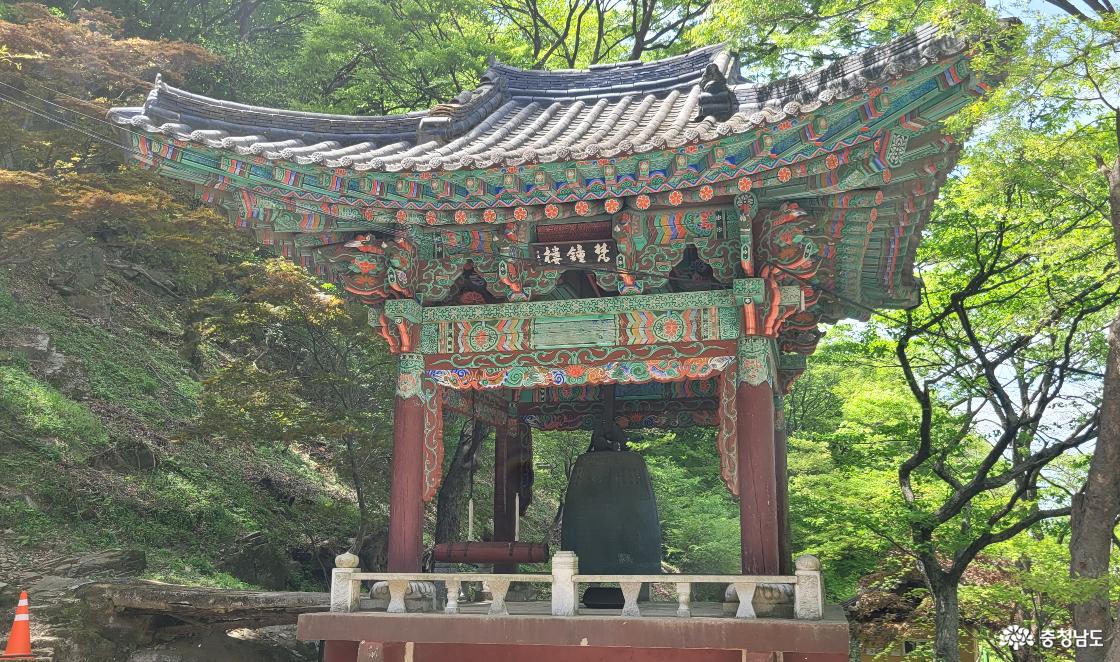 천년고찰 홍성 정암사 범종루.