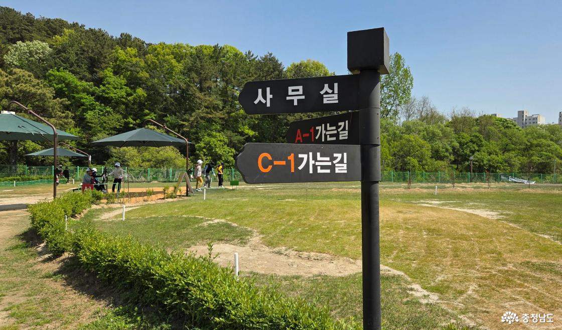 시설 안내 이정표 