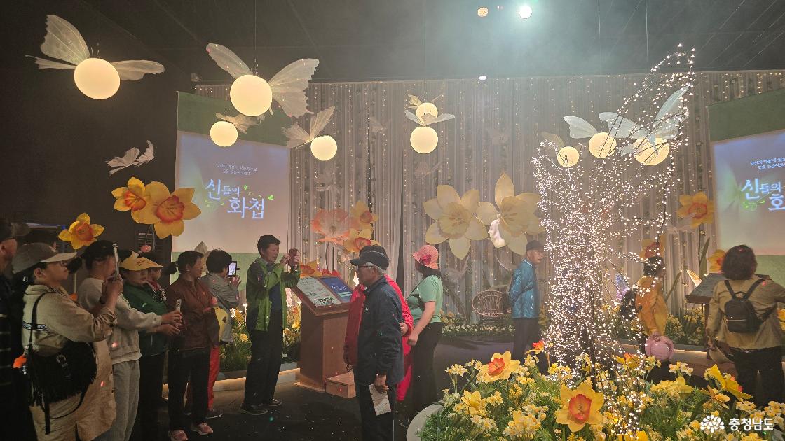 꽃과 조형, 빛과 향기를 통해 시각, 후각, 감각을 깨우고 감정을 자극하는 원예 치유 도입 공간