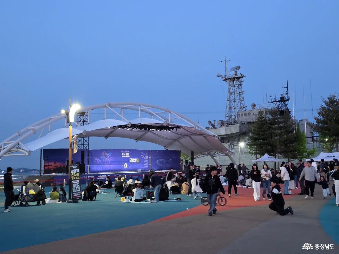 매주 토요일 드론라이트쇼 무대이다.