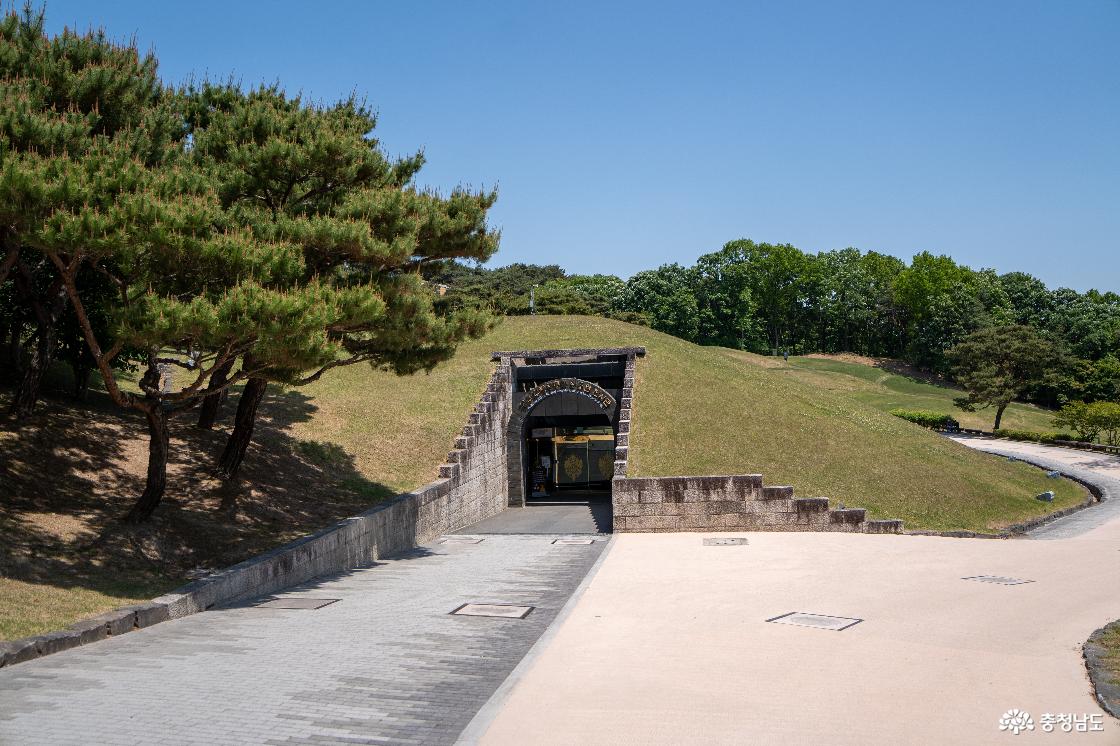 왕릉원 전시관 외부 전경