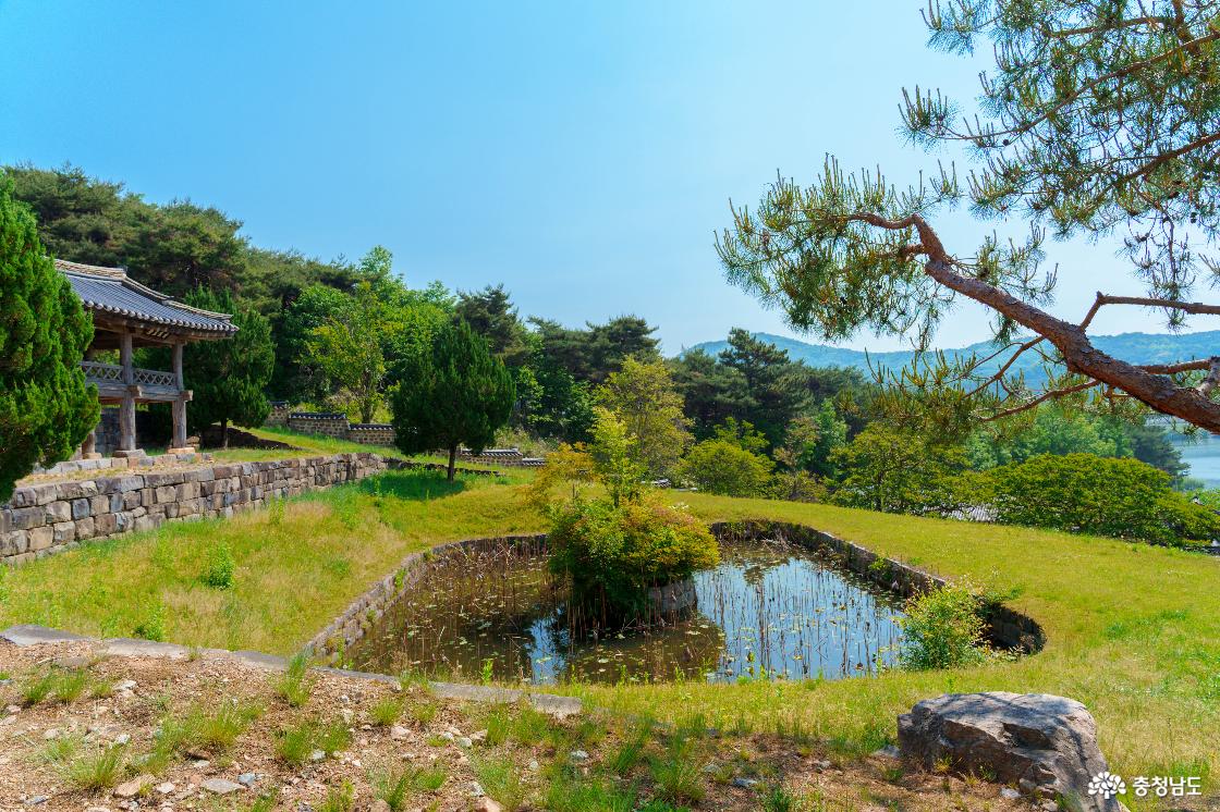 정수루연못