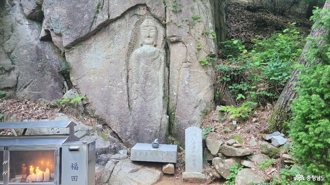 천년고찰 홍성 용봉사 마애불.