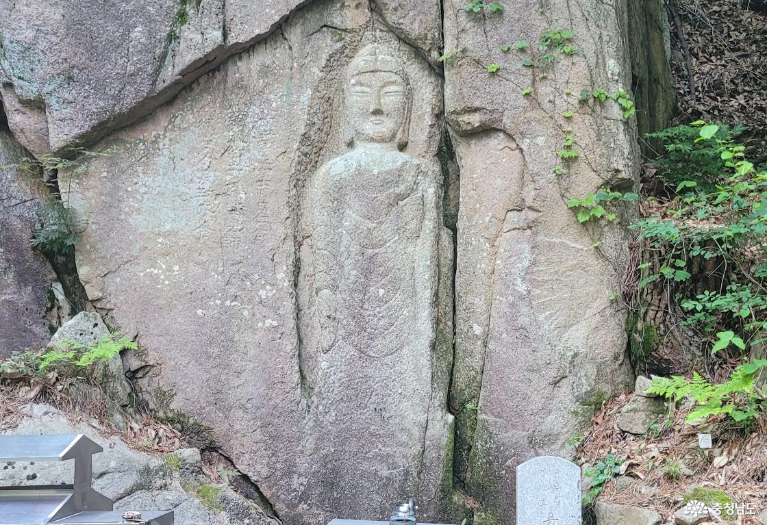 천년고찰 홍성 용봉사 마애불 전경 2.
