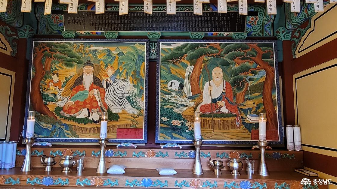 천년고찰 홍성 용봉사 대웅전 산신과 독성탱화.