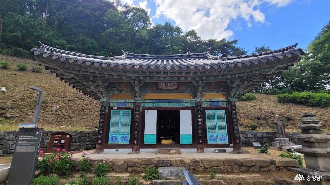 천년고찰 홍성 고산사 대광보전 전면 전경.
