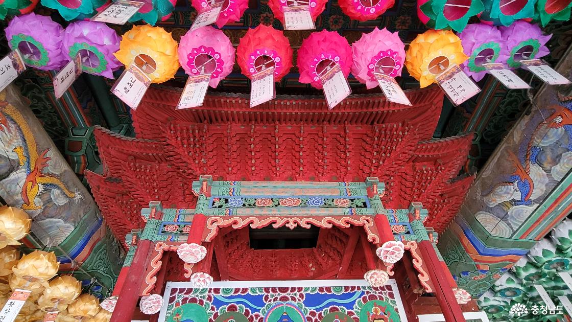 천년고찰 홍성 고산사 대광보전 불단위 닫집.