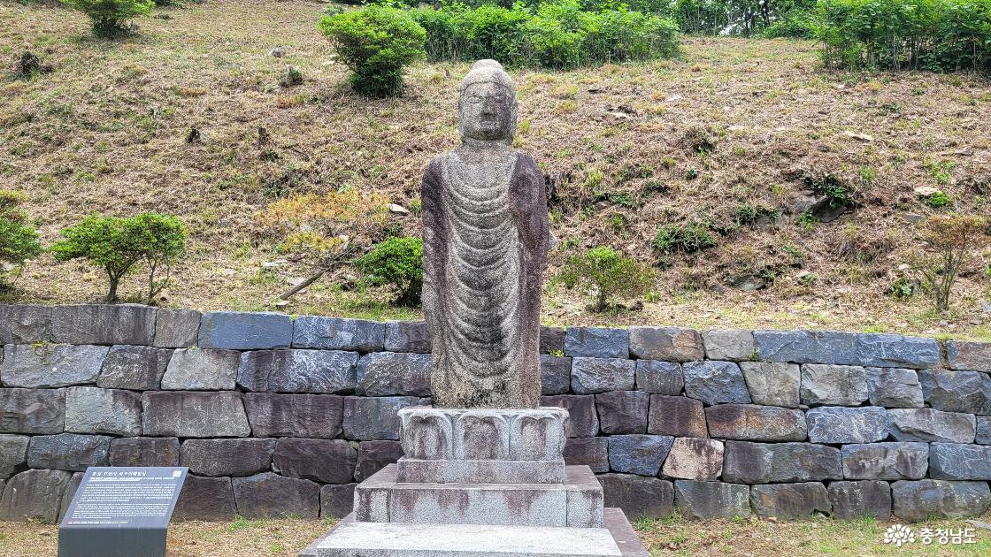 천년고찰 홍성 고산사 석조여래입상.